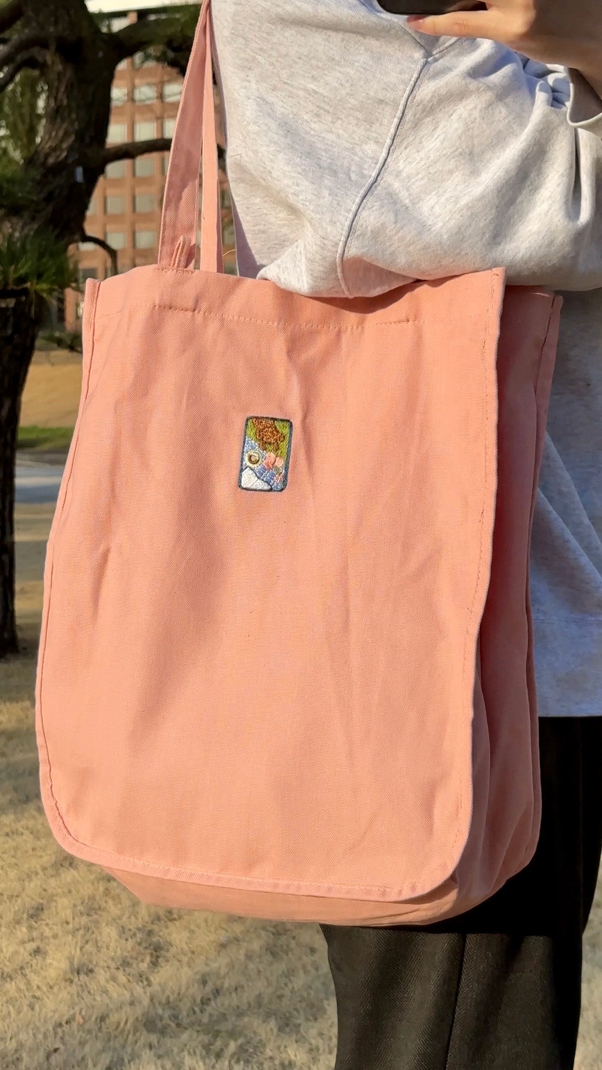 ドーナッツを狙うわんこ(トートバッグ)