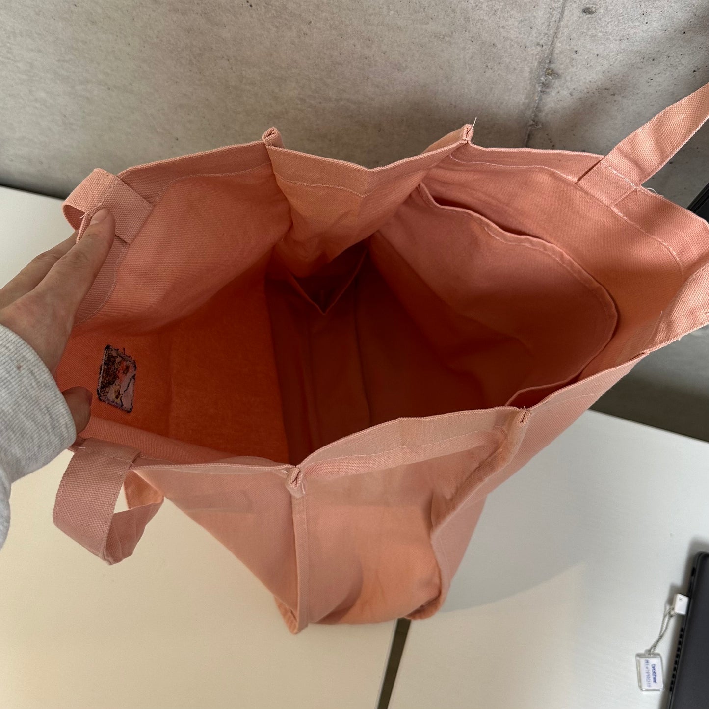 ドーナッツを狙うわんこ(トートバッグ)