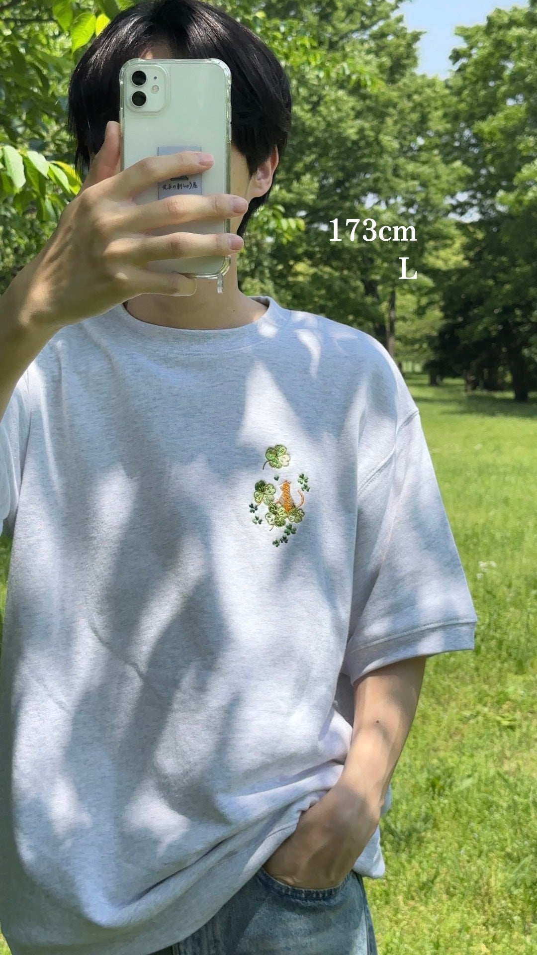 【新作】じゃれあう猫とクローバー