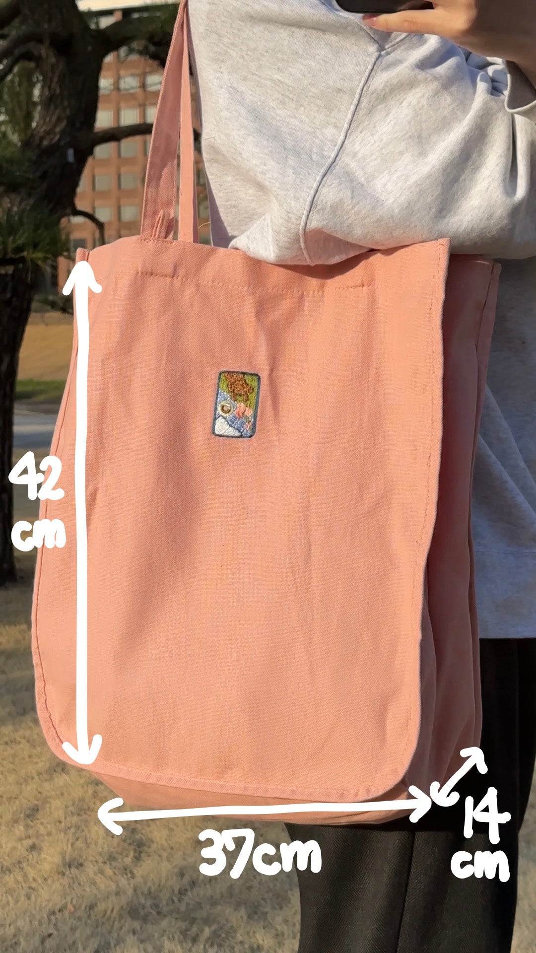 ドーナッツを狙うわんこ（トートバッグ）