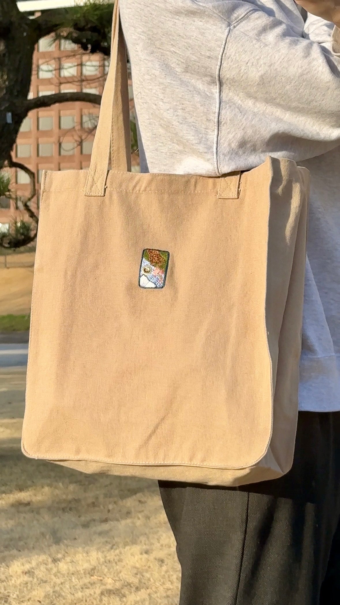 ドーナッツを狙うわんこ（トートバッグ）