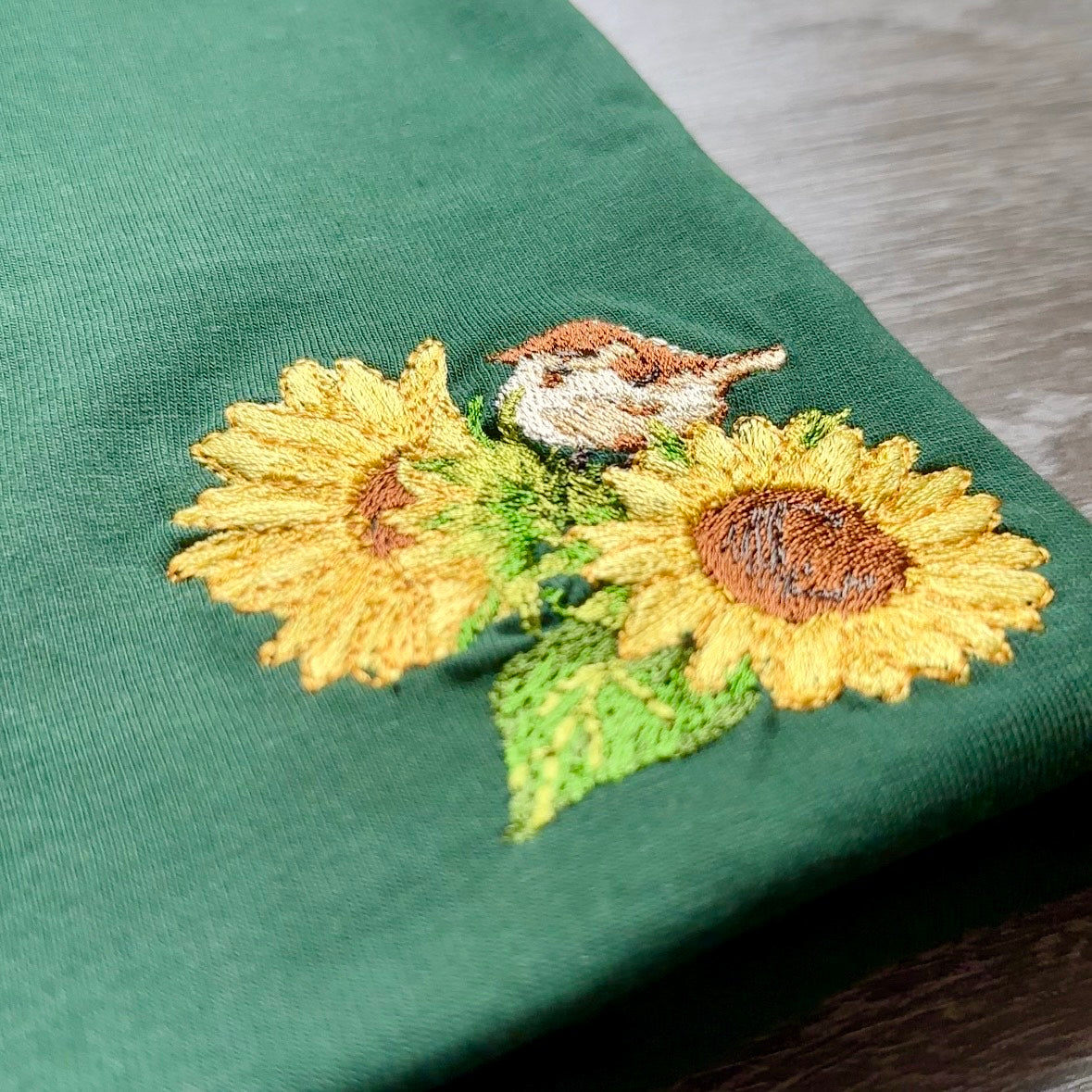 【新作】ひまわりと雀