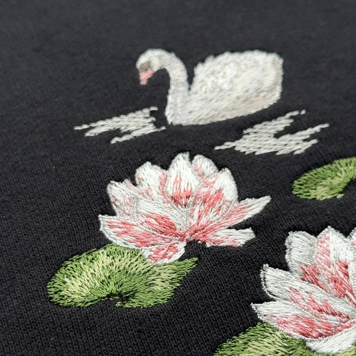 【新作】睡蓮と白鳥