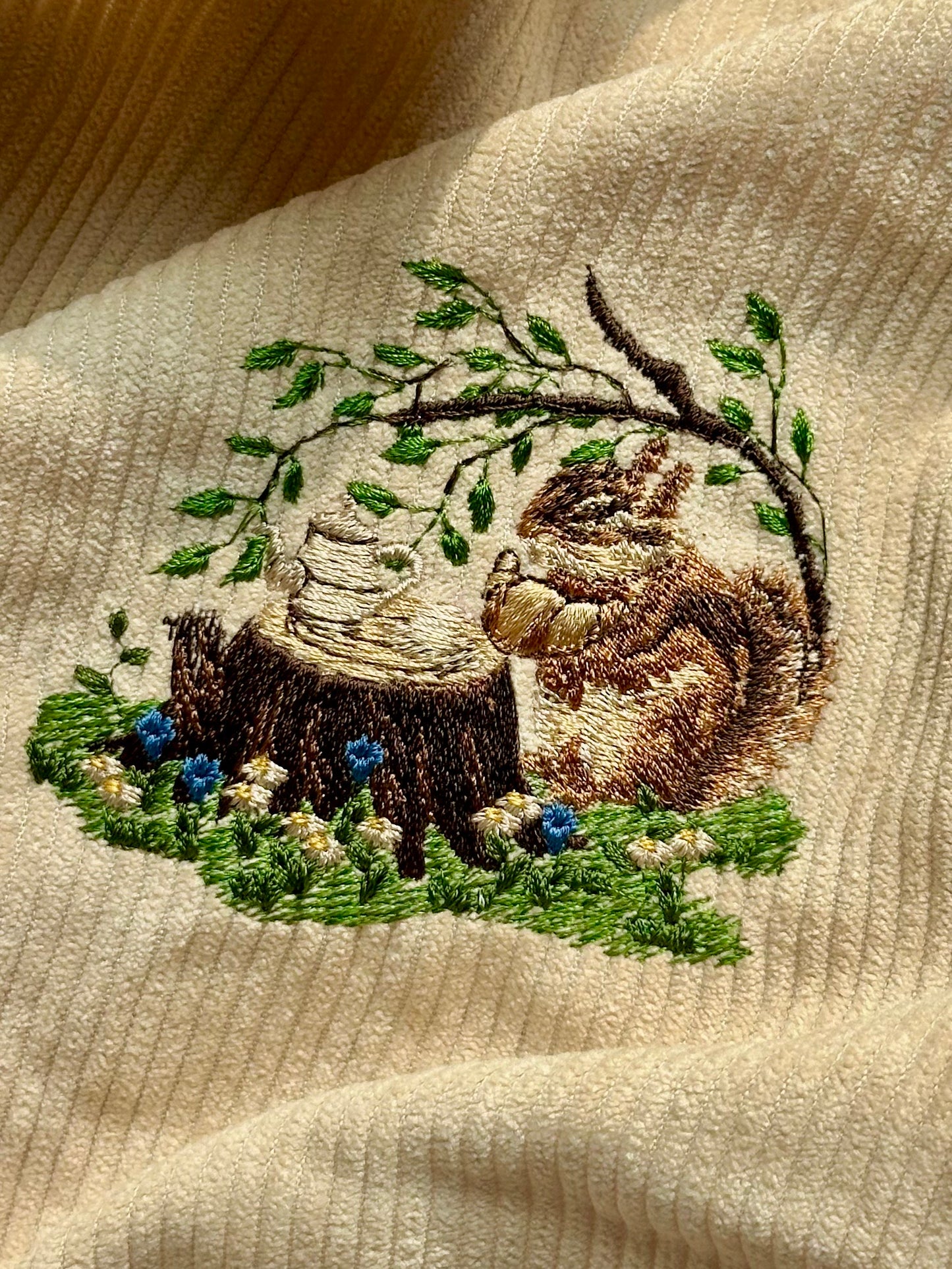 リスのティータイム