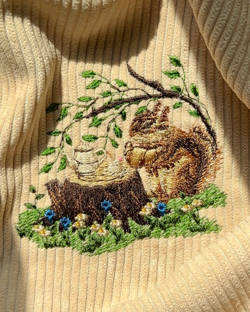 リスのティータイム