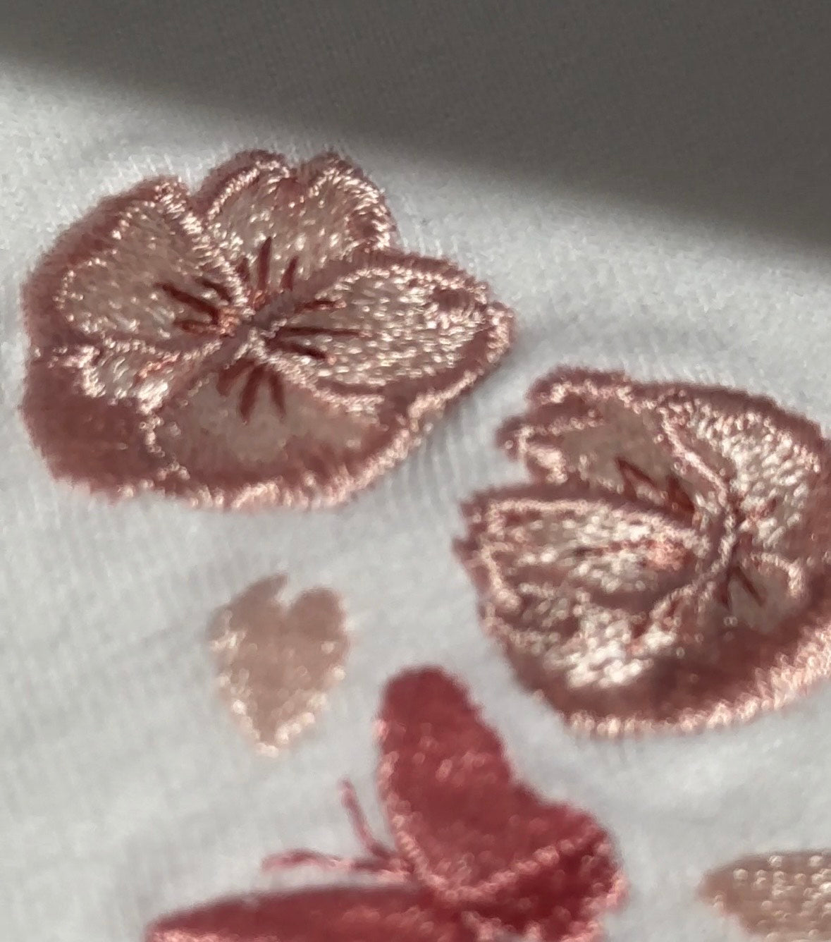 春を探す蝶（長袖）